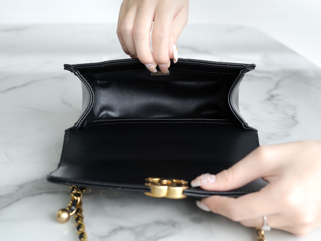 Chanel - Classic Flap - Image 6