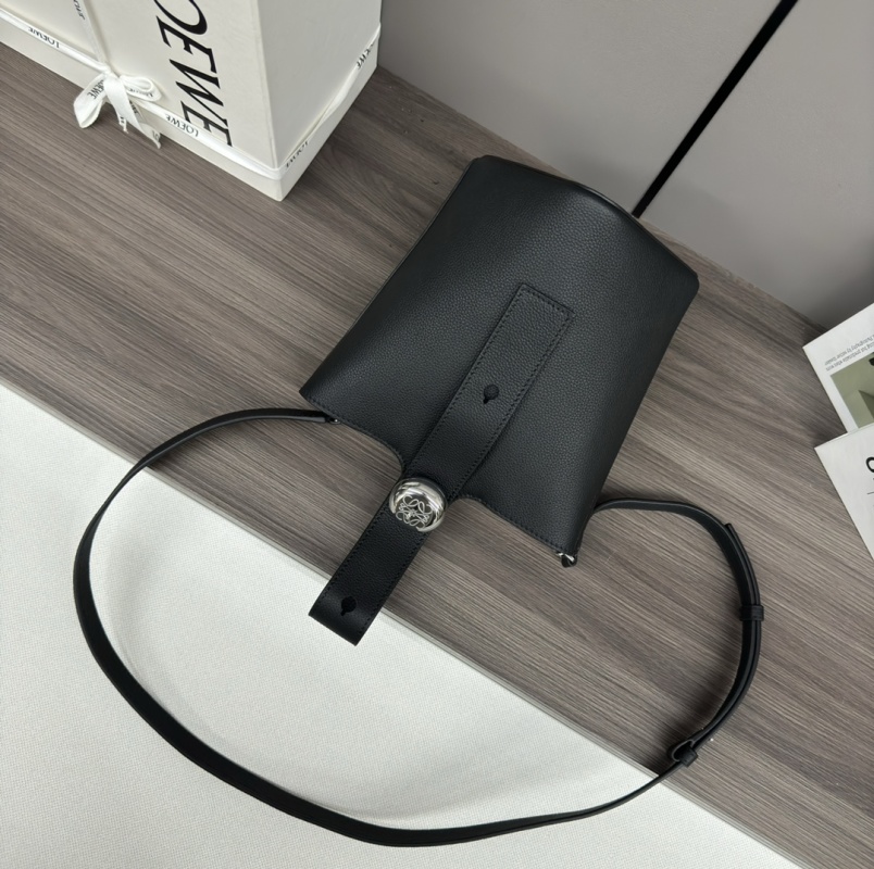 Loewe - Pebble Bucket - Bucket Bag - Image 5