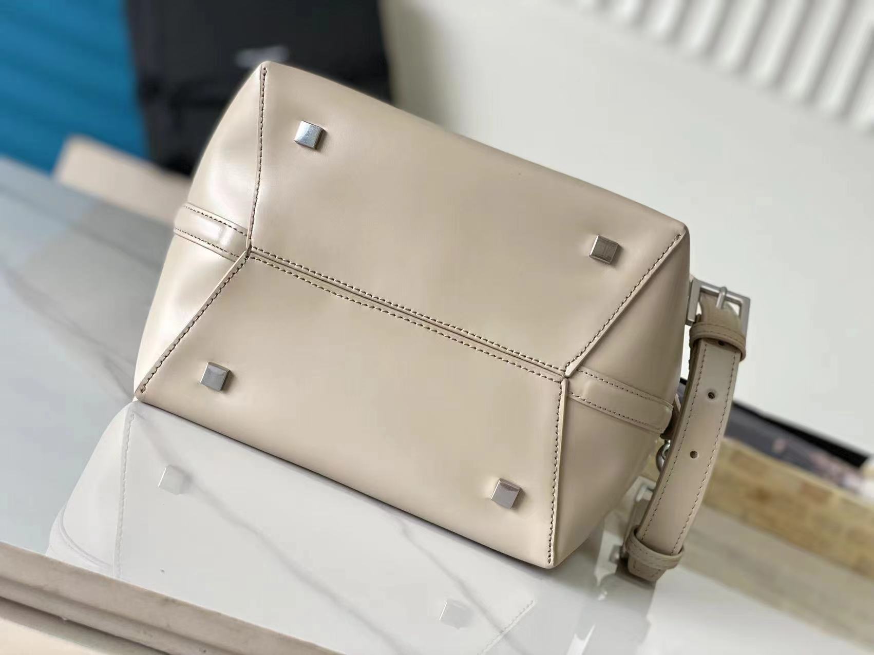 Saint Laurent - Le 5 à 7 - Bucket Bag - Image 4