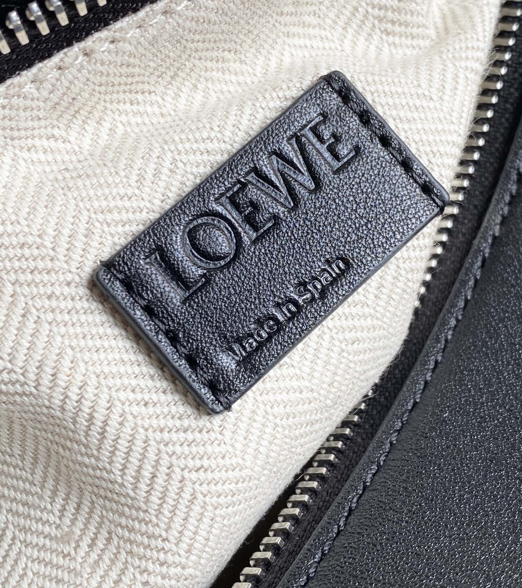 Loewe - Puzzle - Image 8