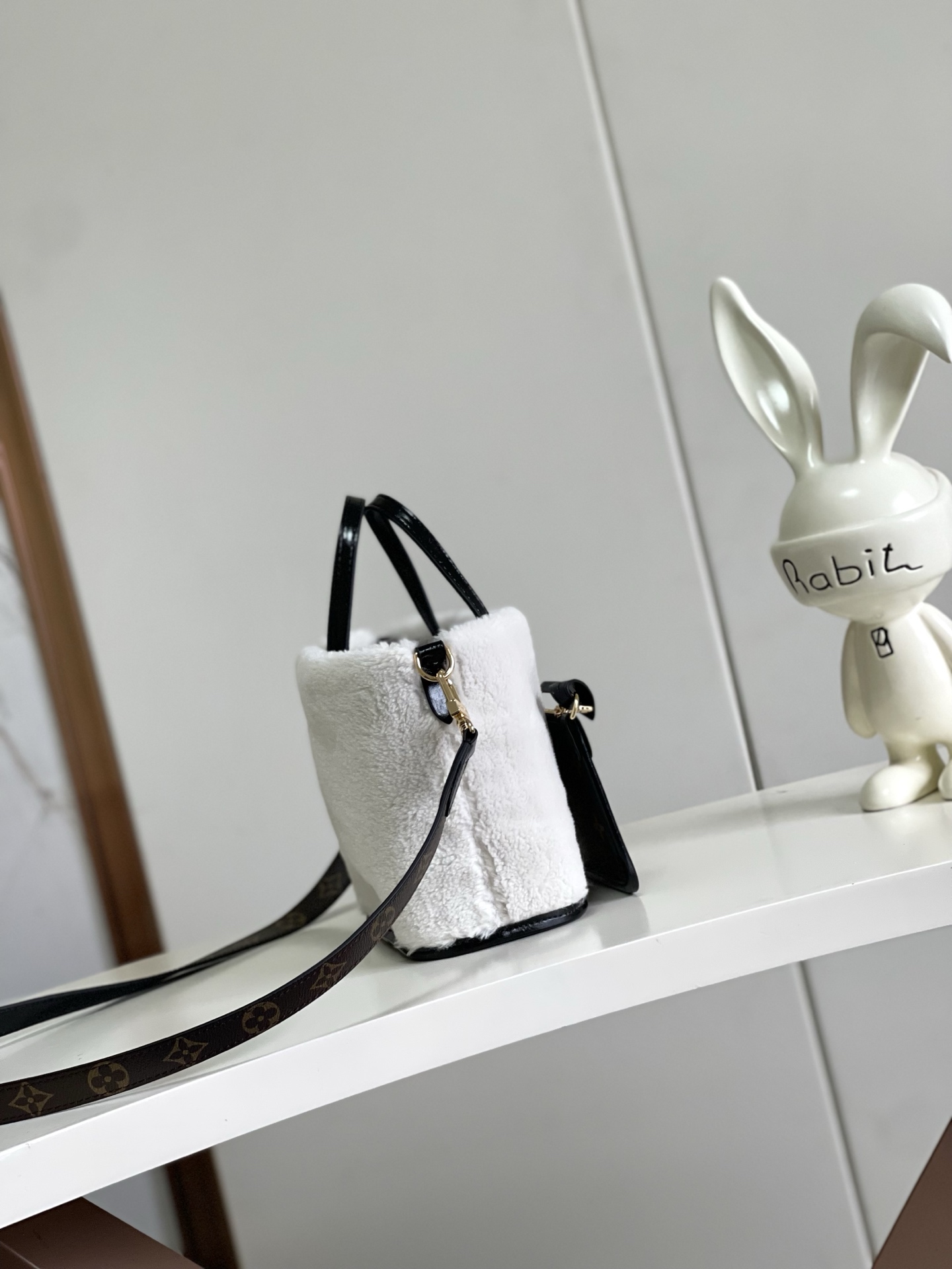 Louis Vuitton - Neverfull - Neverfull Bandoulière Inside Out BB Monogram Sheepskin - Image 3