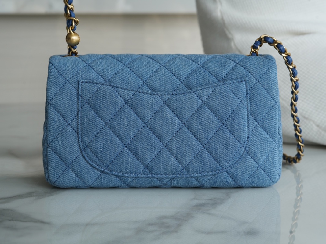 Chanel - Classic Flap - Image 3