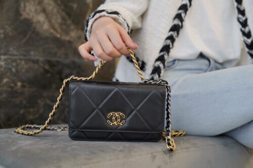Chanel - Chanel 19