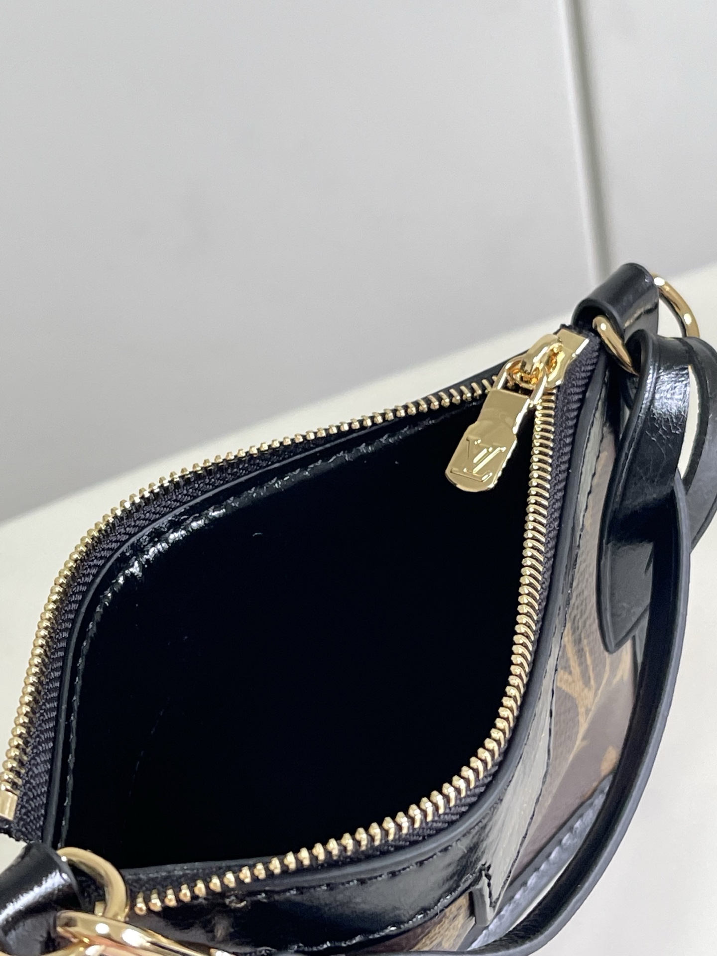 Louis Vuitton - Neverfull - Neverfull Bandoulière Inside Out BB Monogram Sheepskin - Image 8