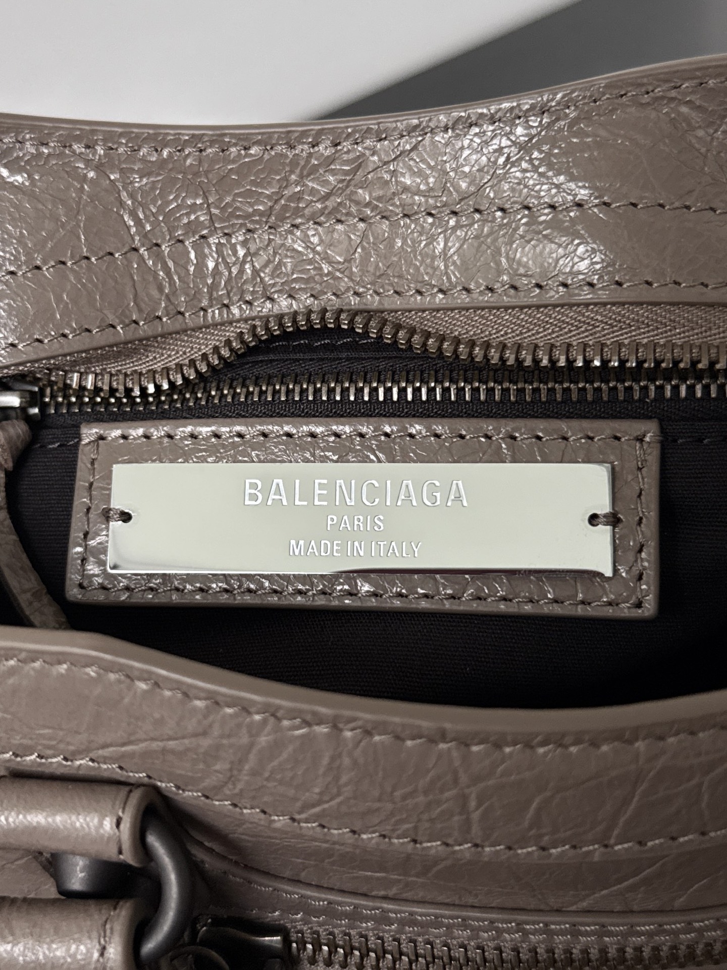 Balenciaga - Le City - Image 8
