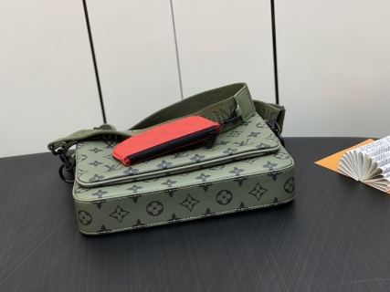 Louis Vuitton - Trio - Trio Messenger - Image 7