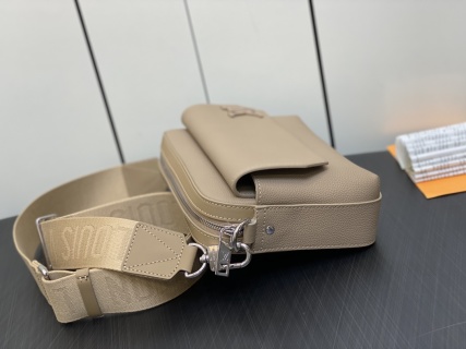Louis Vuitton - Fastline - Fastline Messenger - Image 4