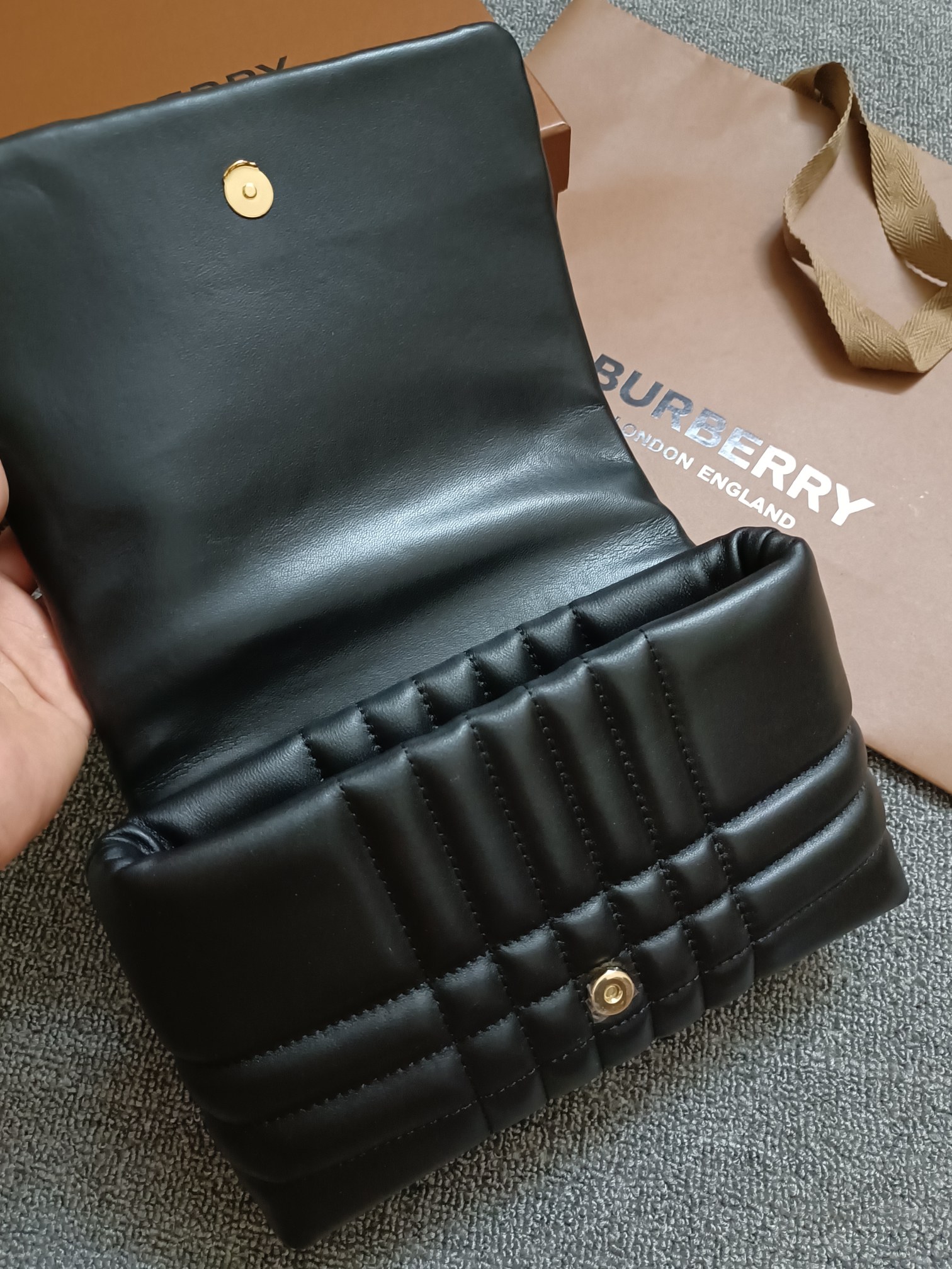 Burberry - Lola - Leather Chain Lola Bag - Image 7