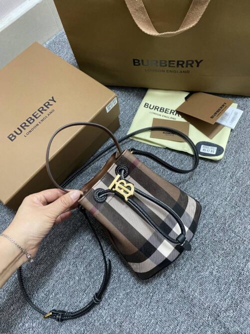 Burberry - Bucket Bag