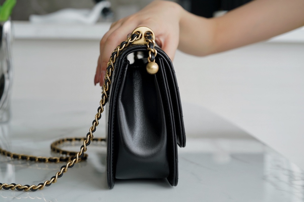 Chanel - Classic Flap - Image 3