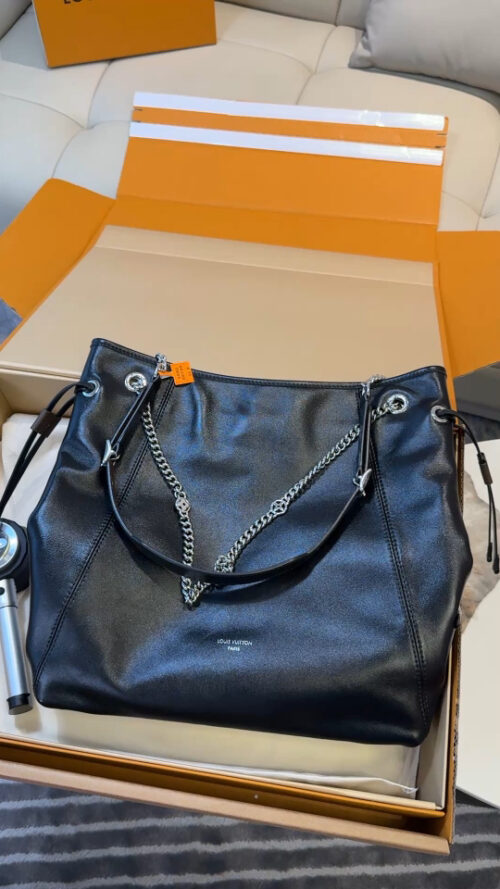 Louis Vuitton - Off Duty Vibe - Off Duty Vibe