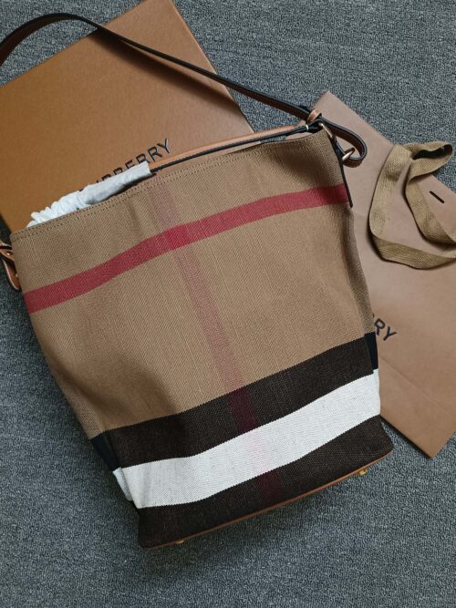Burberry - Ashby - Medium Ashby Bucket Bag