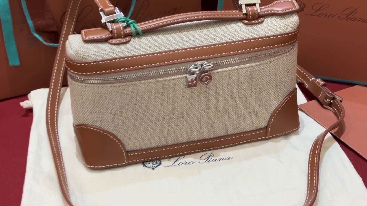 Saint Laurent - Crossbody Bag