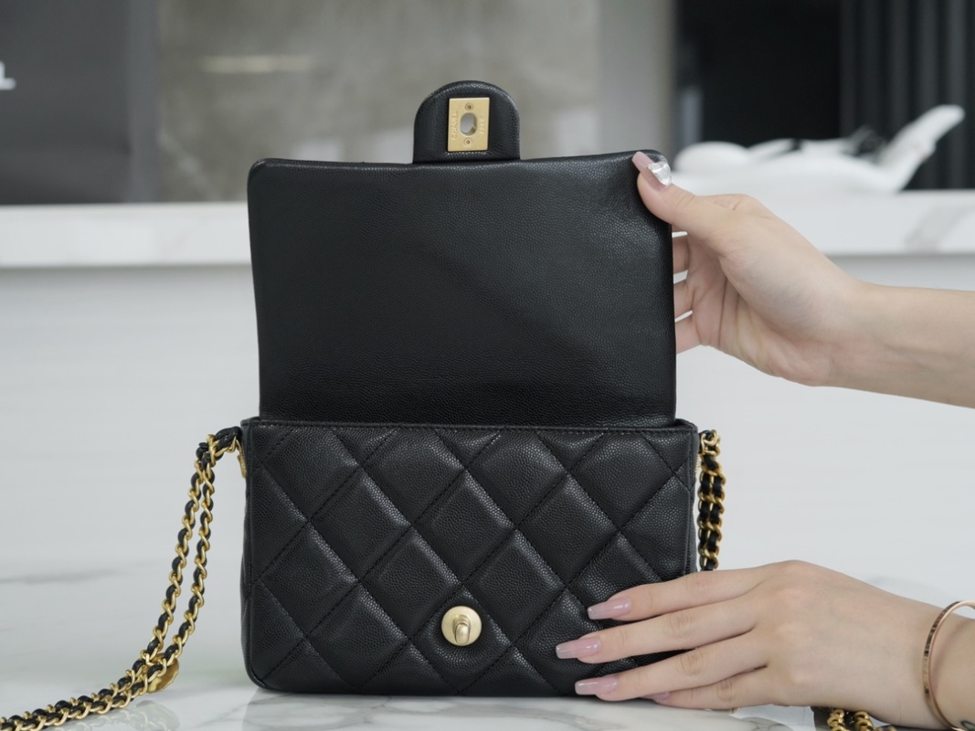 Chanel - CHANEL 22 - CHANEL 22 Leather Chain Flap Bag - Image 2