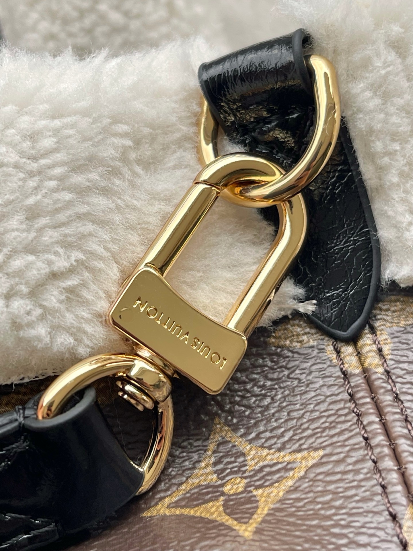 Louis Vuitton - Neverfull - Neverfull Bandoulière Inside Out BB Monogram Sheepskin - Image 5