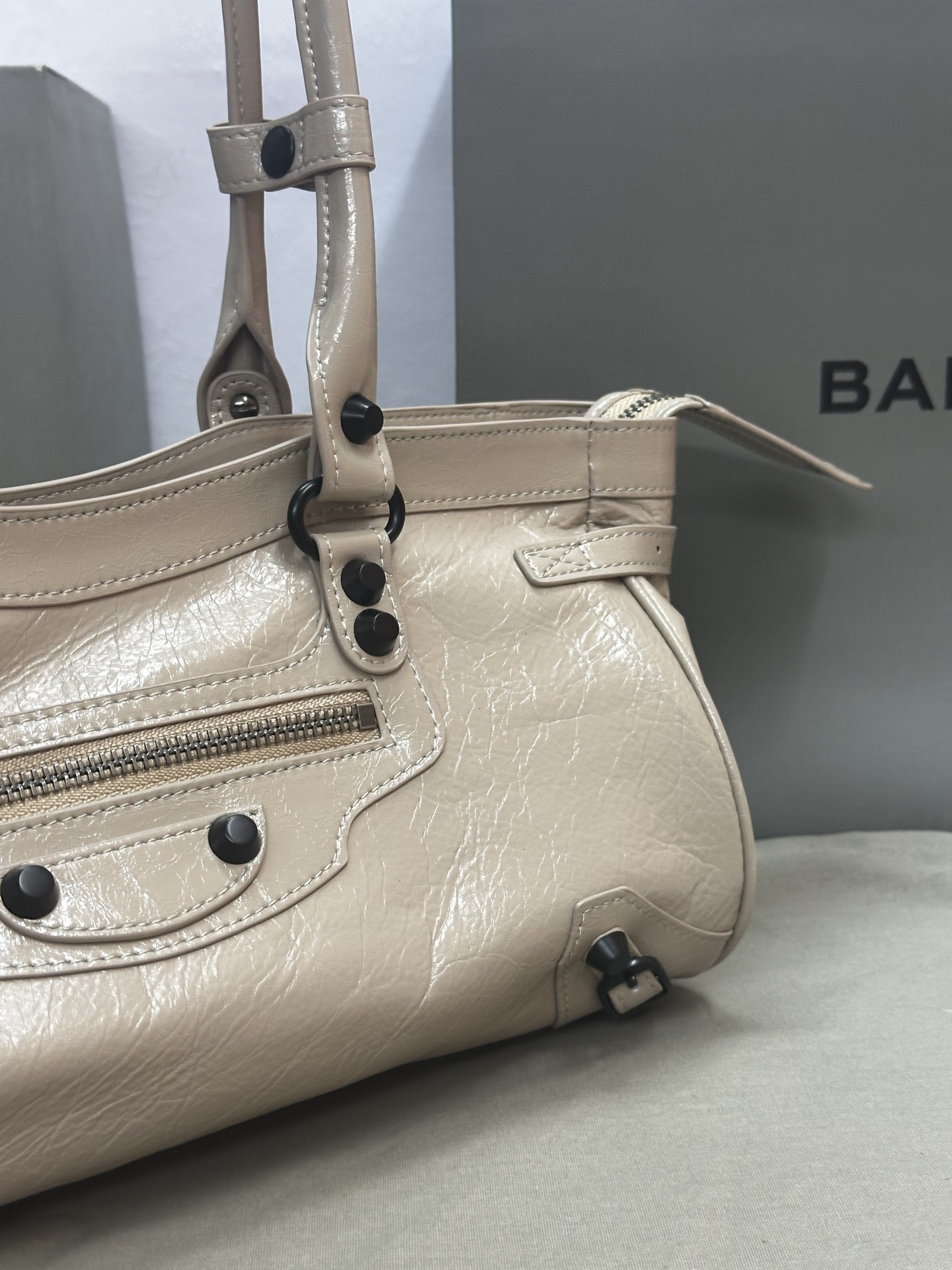 Balenciaga - City - Image 5