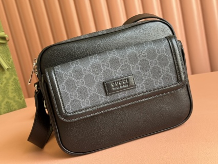 Gucci - GG Supreme Small Crossbody Bag - Image 4