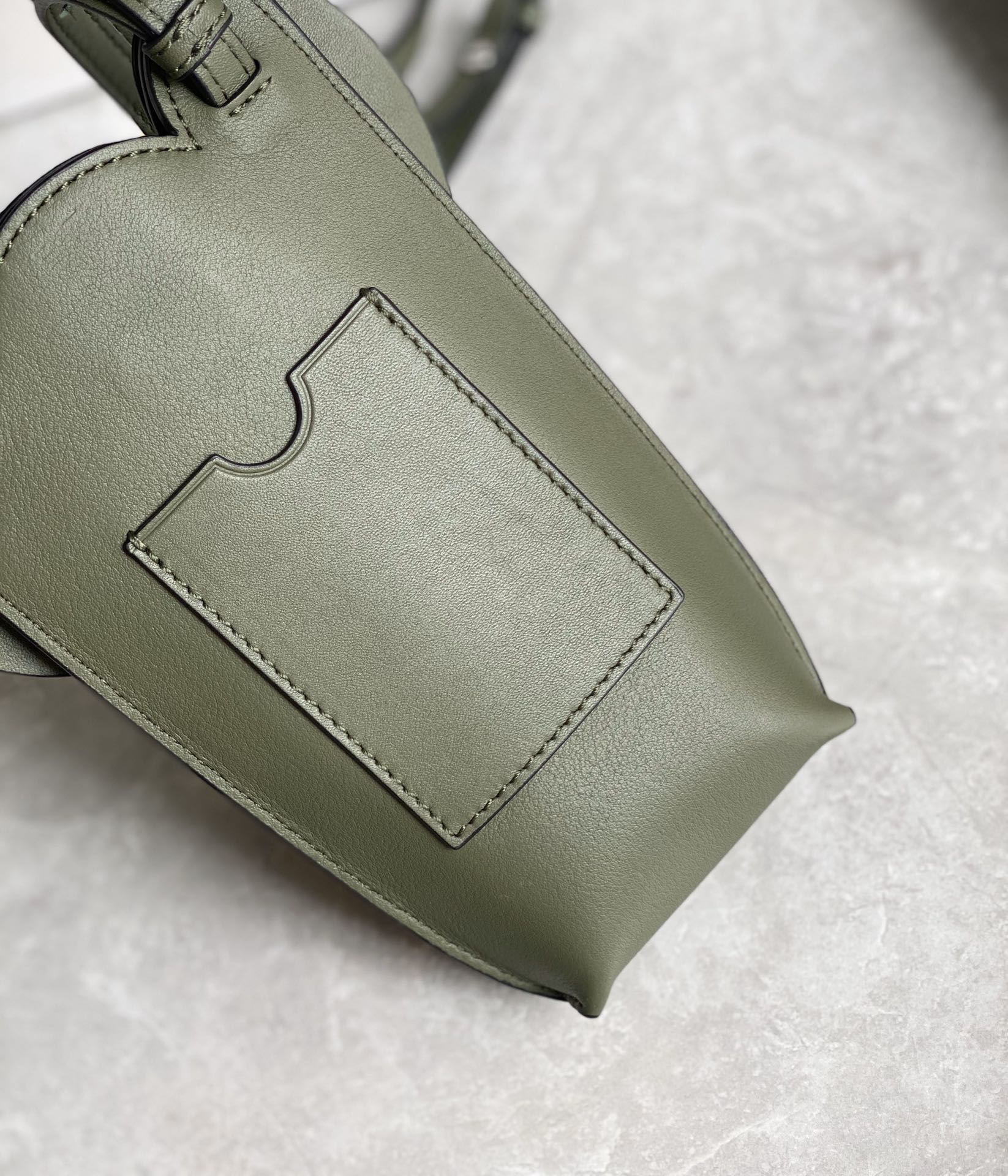 Loewe - Elephant - Crossbody Bag - Image 3