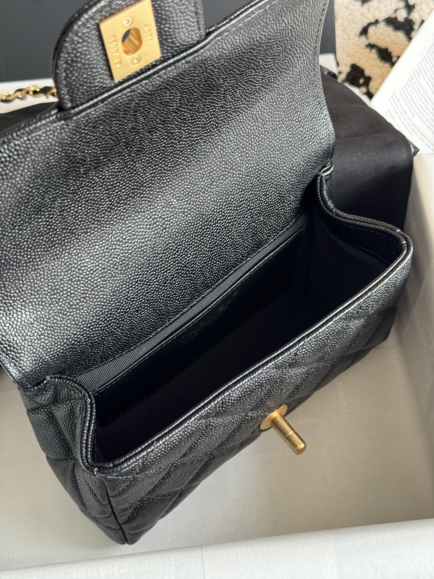 Chanel - Quilted - Quilted Chain Box Bag - Image 8